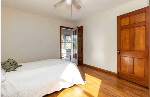 Kamm's Corners Apartment | 87 m² Apartment ∙ 2 bedrooms ∙ 2 guests