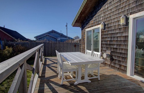 Pacific Beach Cottage | 92 m² Cabin ∙ 2 bedrooms ∙ 4 guests