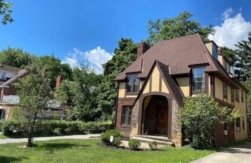 Shaker Heights Apartment | 93 m² Apartment ∙ 2 bedrooms ∙ 4 guests