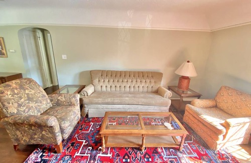 Shaker Heights Apartment | 93 m² Apartment ∙ 2 bedrooms ∙ 4 guests