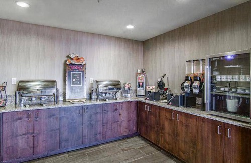 Watford City Hotel | 93 m² Hotel ∙ 4 guests