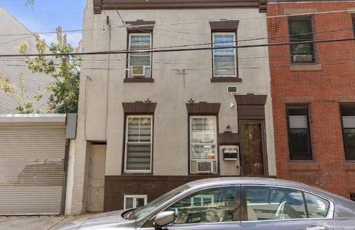 Fishtown House | 93 m² House ∙ 2 bedrooms ∙ 4 guests