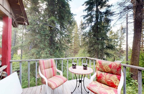 Cascade Cabin | 95 m² Cabin ∙ 2 bedrooms ∙ 4 guests