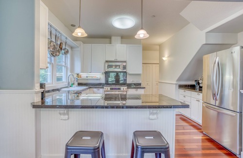 Gearhart House | Aesthetically Pleasing Home Close to Gearhart and Pacific Way Bakery