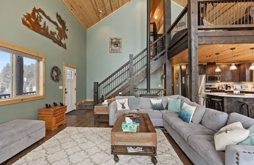 Island Park Apartment | Alaskan Moose Lodge | Yellowstone + Hot Tub, Fire Pit & AC