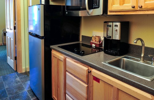 Brian Head Condo | All - Seasons Mountainside 1BR w/WiFi, Resort Pool & Steam Room