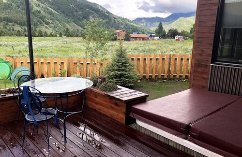 Alpine House | ALPINE CANYON GETAWAY! VIEWS, COMFORT & HOT TUB!