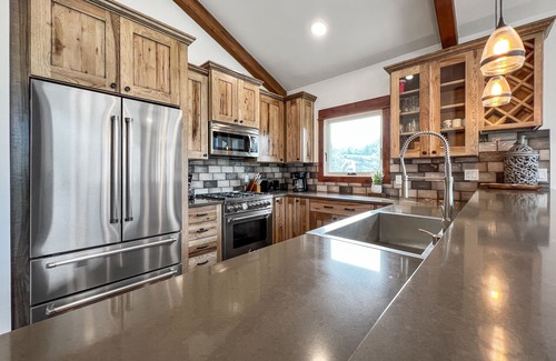 Big Sky House | Amazing Historic Montana House. Hot Tub, Large Deck, On Golf Course A+ Location