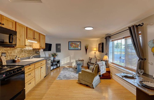 Sheridan Apartment | Apartment ∙ 2 bedrooms ∙ 5 guests
