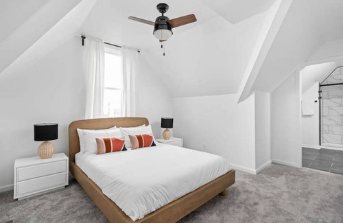 Holy Cross Apartment | Apartment ∙ 3 bedrooms ∙ 8 guests