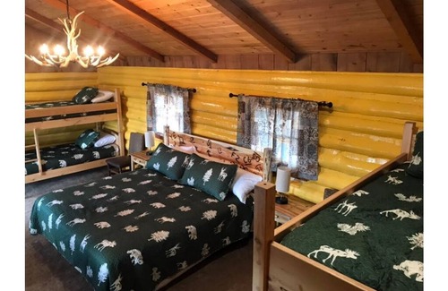 Ashton Apartment | Ashton Historic Log Cabins 7