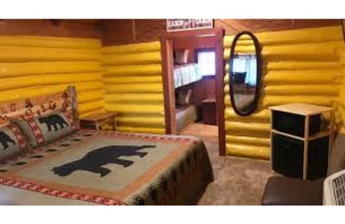 Ashton House | Ashton Historic Log Cabins 8