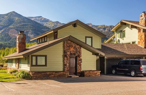 Moose Wilson Road House | Aspens A1A: The Aspens- Great Deck with Mountain Views and Western Charm