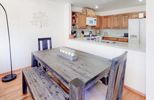 Warm Springs Apartment | Aspenwood Ski Getaway