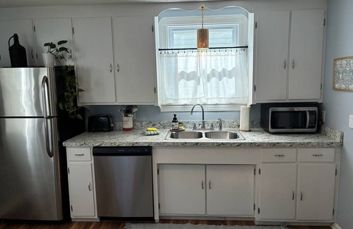 Avon Lake House | Avon Lake - Recent Remodeled & Spacious Charming 2BR Beach Home