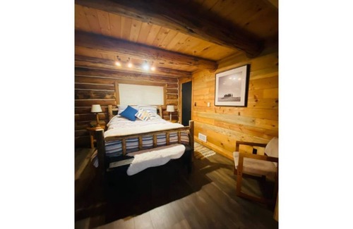 Condon Cabin | "Back Roads, Solitude, Private Cabin with views!"