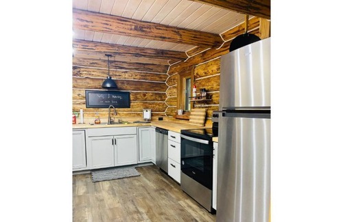 Condon Cabin | "Back Roads, Solitude, Private Cabin with views!"