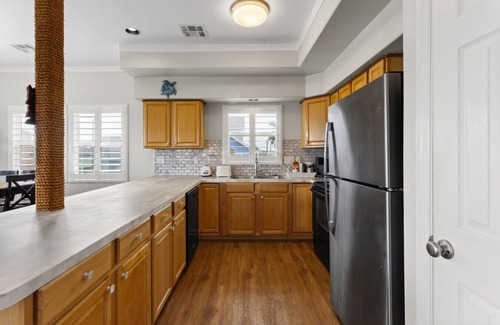 Bermuda Beach House | Beach Front | Hot Tub | Sleeps 14 | Newly Updated