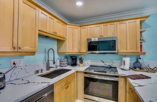 Pacific Beach Condo | Beach Front Paradise - Entire Condo- Crystal Pier