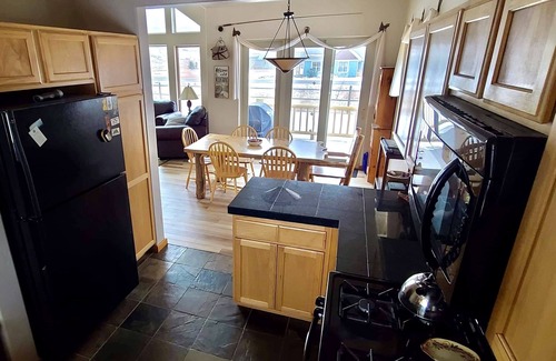 Gallatin Gateway House | Beartooth; Beautiful Big Sky & Yellowstone Vacation Home!