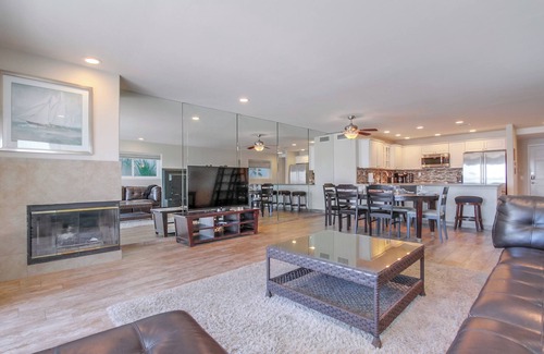 Crown Point House | Beautiful 3 bedroom condo, ground floor, bayfront!