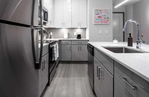 Central Business District Condo | Beautiful Condo - Heart of Business District 404