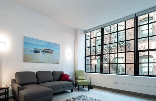 Central Business District Condo | Beautiful Condo - Heart of Business District 404