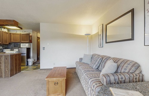 Sandpoint Condo | Beautiful getaway for two near the Schweitzer Mountain Resort - shared tennis