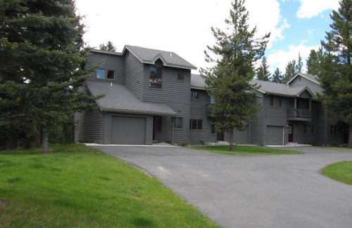 Big Sky House | Beautiful home w/fireplace, amazing views & community hot tub - Hidden Village Cozy Getaway