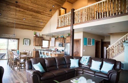 Garden City Cabin | Beautiful Home With A Fantastic View ~ Perfect For Family Reunions ~ Sleeps 30