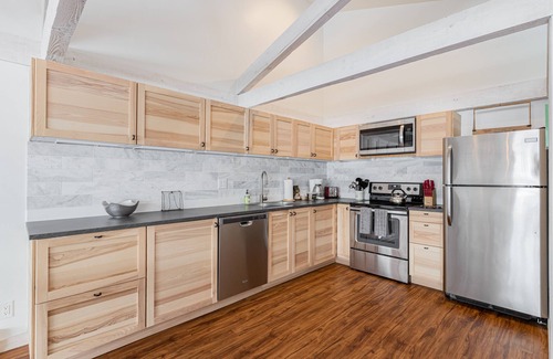 Jackson Hole House | Beautiful, modern townhome next to the golf course with WiFi and full kitchen