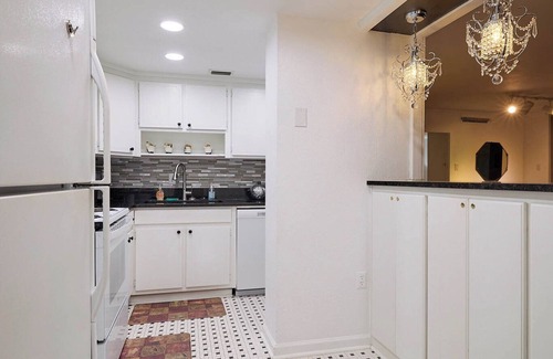 Mid America Condo | Beautiful Upper-Floor Condo with Spectacular View and Great Pool!