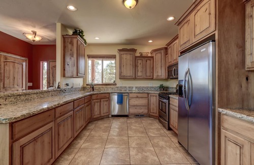 Zion National Park East Entrance Cabin | Beautiful very clean privately owned home. Next to Zion Ponderosa Resort.