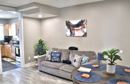 Lakewood House | Beautifully updated Entire Duplex! Sleeps 10!