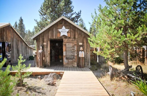 Three Rivers Resort | Bend-Sunriver Camping Resort 24 ft. Yurt 16