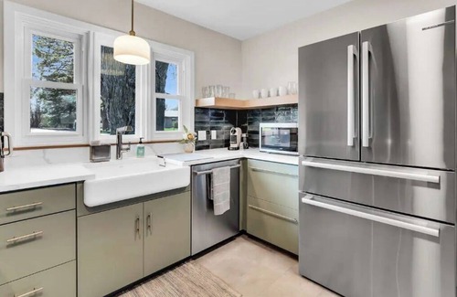 Sioux Falls House | Benelo | Midcentury Modern Single-Level Home, 3 BR
