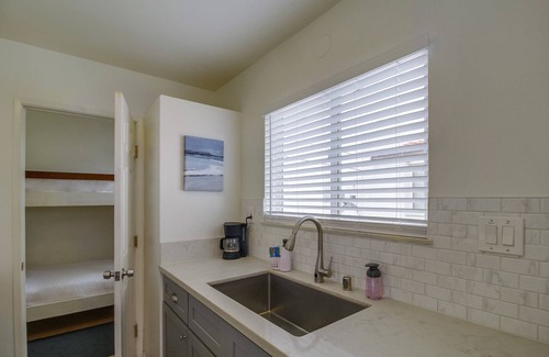 Mission Beach House | Best Location! 1 House from Ocean. Bright and clean 2 bedroom unit, sleeps 6