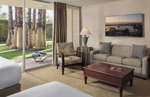 Central Mission Beach Hostel | Best Value, Quality Stay! 2 Relaxing Units, Free Parking, Near Mission Beach
