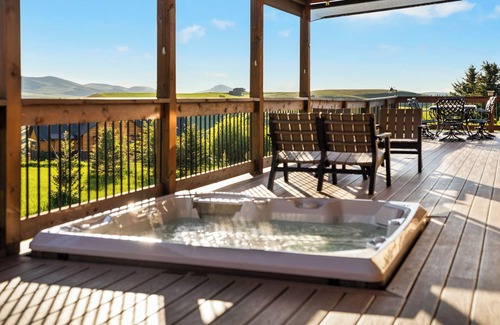 Bozeman House | Big Elk Haus - 5Ksqft Home, Hot Tub, AC, Sleeps 14, 360 Views, PickleBall