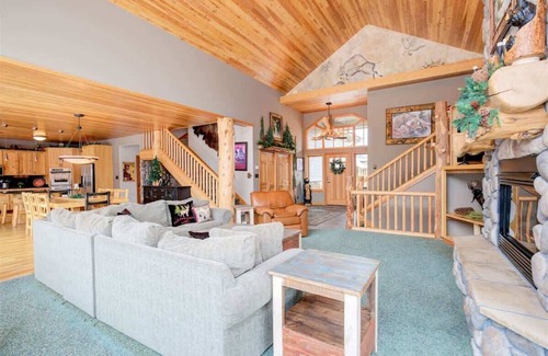 Gallatin Gateway House | Big Sky Meadow Village Spacious Custom Home