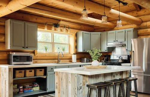 Superior Ski Chalet | Black Bear Chalet - Alpine Falls Ranch