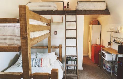 Livingston Apartment | Blackhawks Nest