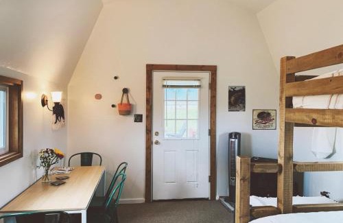 Livingston Apartment | Blackhawks Nest