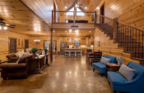 Broken Bow House | Blossom Belle Lodge Luxury cabin 4 Bedroom, 3.5 Bath sleeps 11
