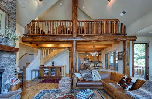 Big Sky House | Book a Holiday Stay! Lovely Ski-in/Ski-out home in Moonlight Basin with Hot Tub!