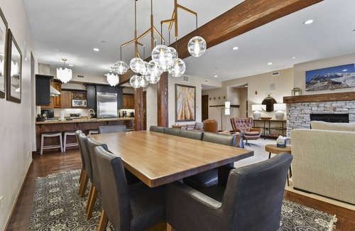North Park City Condo | Book a Holiday Stay! Slope-side Condo with Ski-in/Ski-out Access and Hot Tub!
