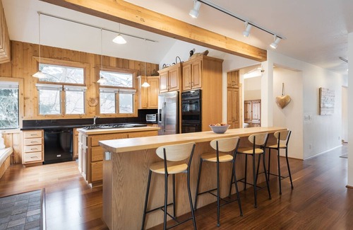 Ketchum House | Book a Summer Stay! Upscale Oasis in the Heart of Ketchum with Private Back Yard, Jacuzzi and Sauna