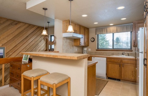 Elkhorn Village Condo | Book a Winter Getaway Today! Appealing Mountain Condo with Golf Course Views in Elkhorn