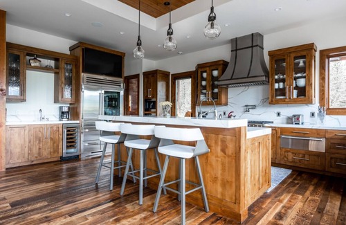 Spanish Peaks House | Book a Winter Getaway Today! Luxurious Estate Comfortably Sleeps Up to 12 Guests