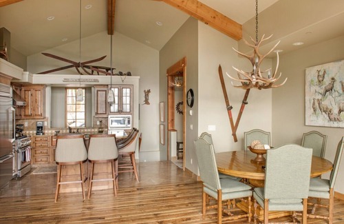 Big Sky House | Book for Holiday Stays! Marvelous townhome with breathtaking views! Hot Tub!